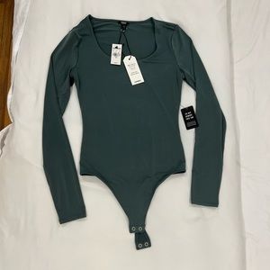 EXPRESS Body Contour Scoop Neck Long Sleeve Bodysuit…in dark green…NWT